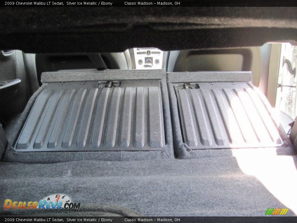 2009 Chevrolet Malibu LT Sedan Silver Ice Metallic / Ebony Photo #35