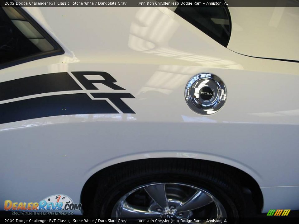 2009 Dodge Challenger R/T Classic Stone White / Dark Slate Gray Photo #10