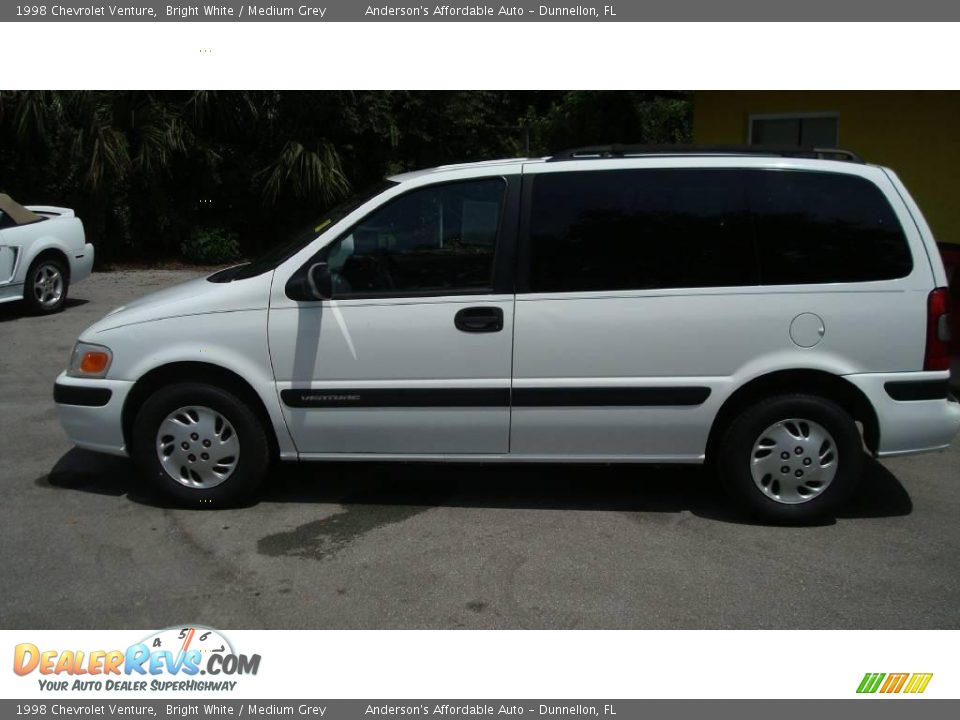 1998 Chevrolet Venture Bright White / Medium Grey Photo #9