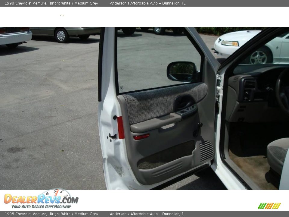 1998 Chevrolet Venture Bright White / Medium Grey Photo #10