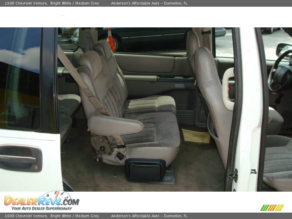 1998 Chevrolet Venture Bright White / Medium Grey Photo #16