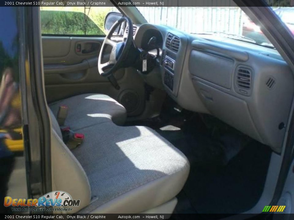 2001 Chevrolet S10 Regular Cab Onyx Black / Graphite Photo #10