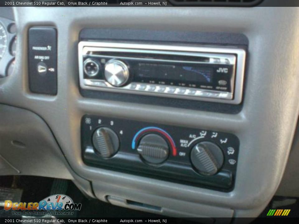 2001 Chevrolet S10 Regular Cab Onyx Black / Graphite Photo #11