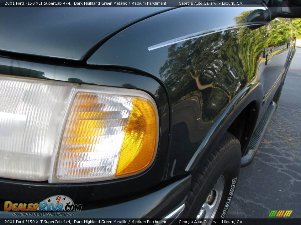 2001 Ford F150 XLT SuperCab 4x4 Dark Highland Green Metallic / Medium Parchment Photo #16