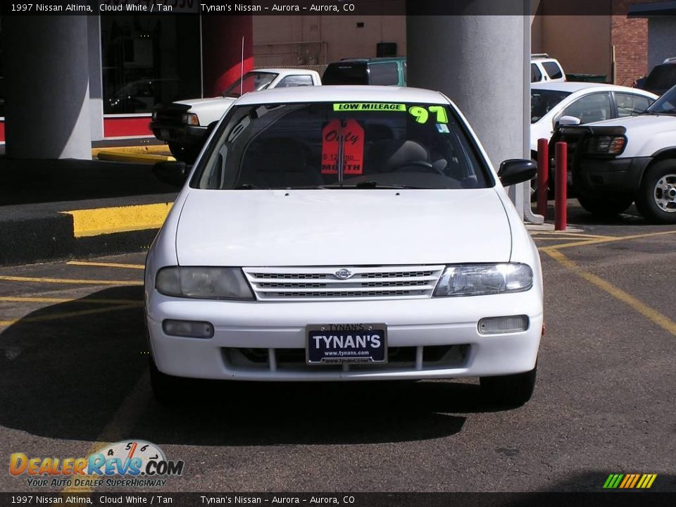1997 Nissan Altima Cloud White / Tan Photo #2