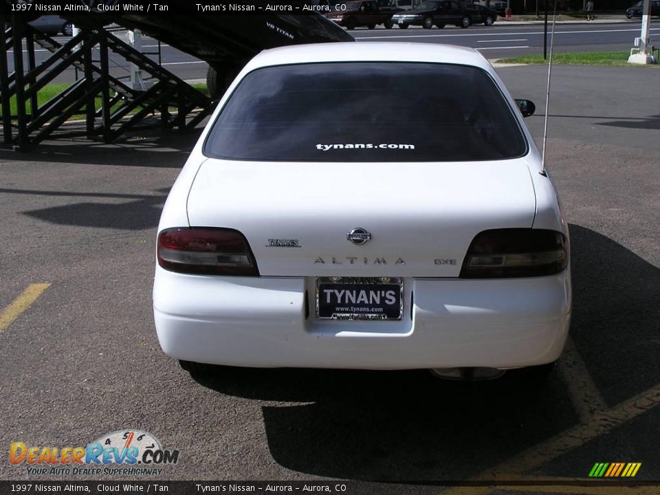 1997 Nissan Altima Cloud White / Tan Photo #5