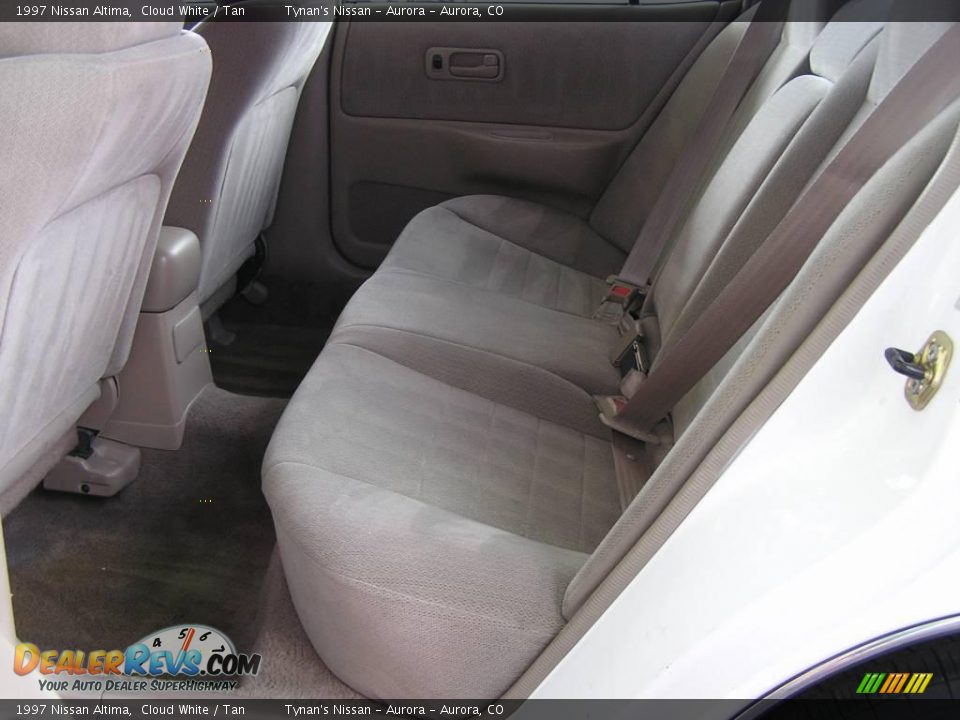 1997 Nissan Altima Cloud White / Tan Photo #8