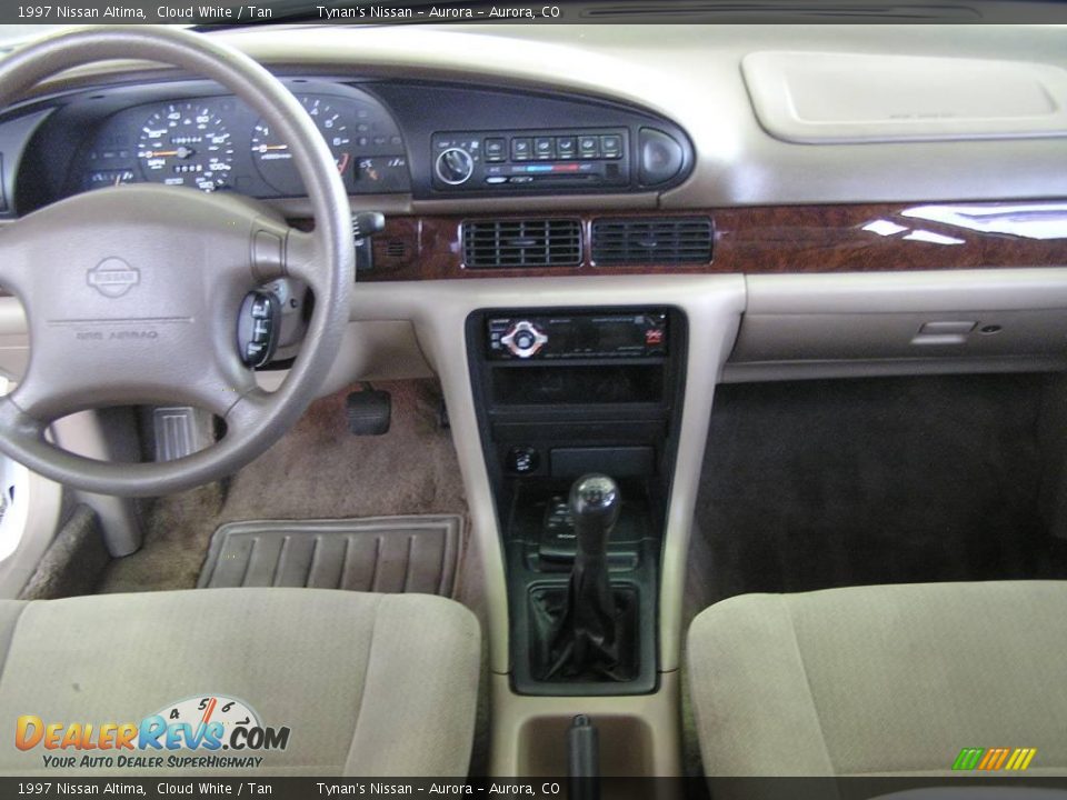1997 Nissan Altima Cloud White / Tan Photo #9
