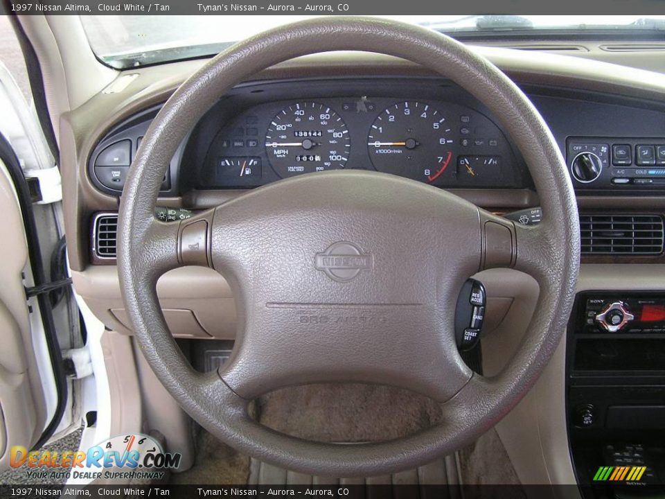 1997 Nissan Altima Cloud White / Tan Photo #10