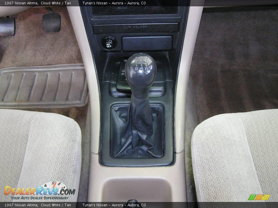 1997 Nissan Altima Cloud White / Tan Photo #12