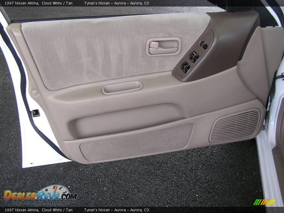 1997 Nissan Altima Cloud White / Tan Photo #13