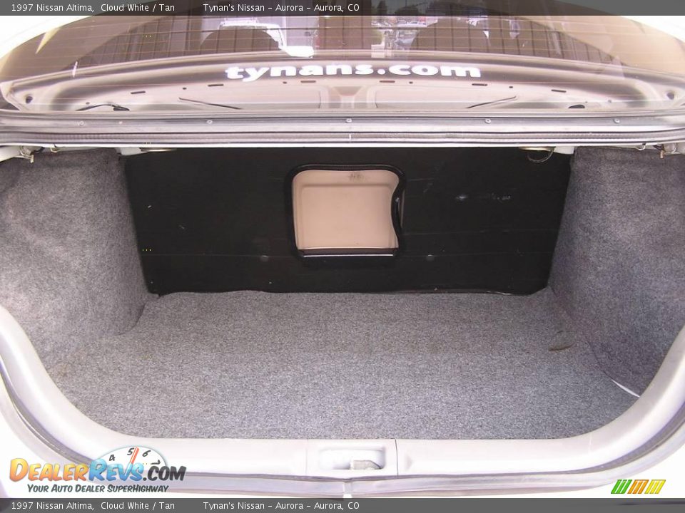 1997 Nissan Altima Cloud White / Tan Photo #14