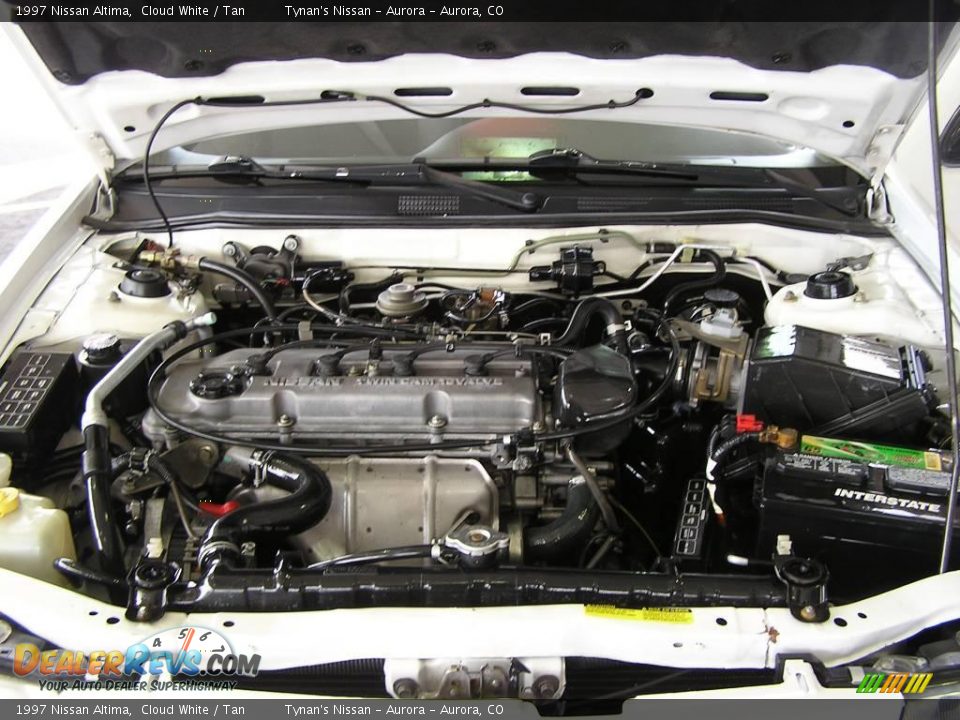 1997 Nissan Altima Cloud White / Tan Photo #16