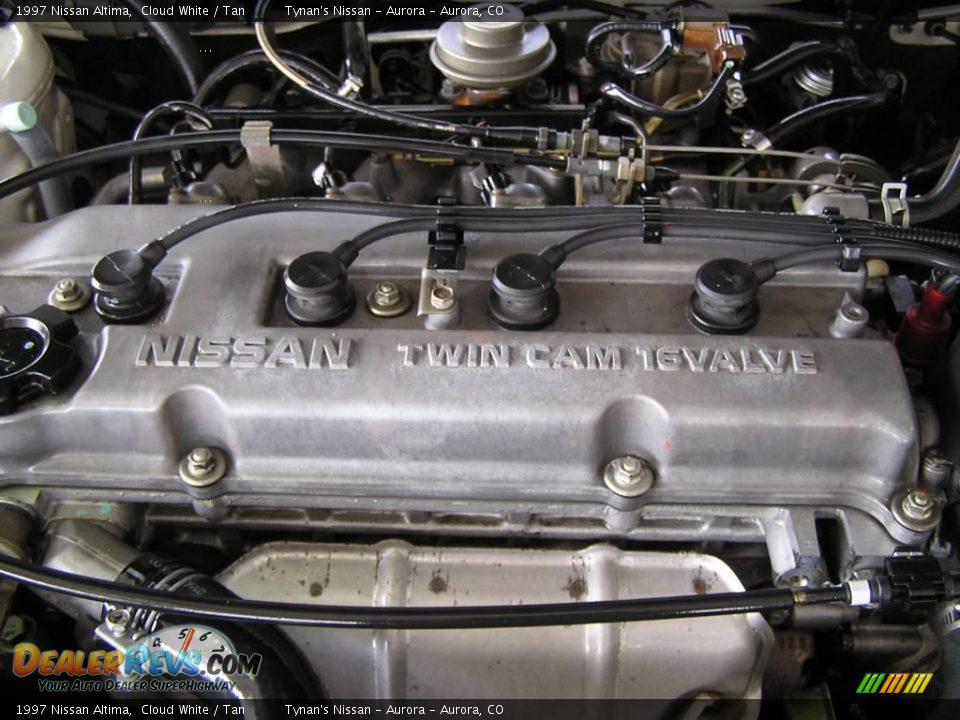 1997 Nissan Altima Cloud White / Tan Photo #17