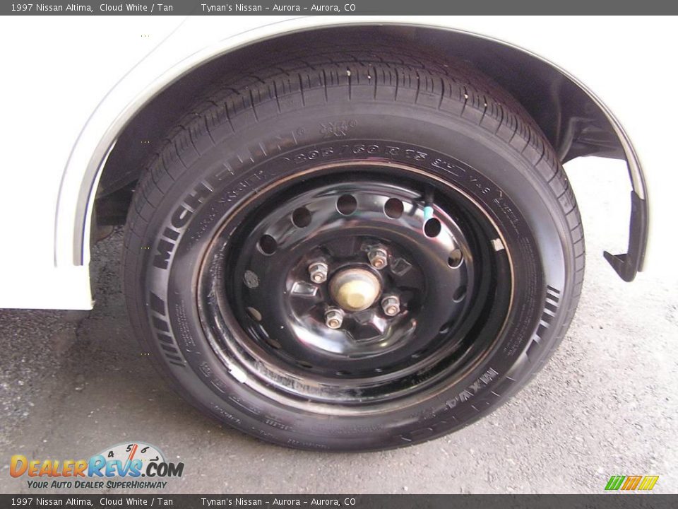1997 Nissan Altima Cloud White / Tan Photo #19