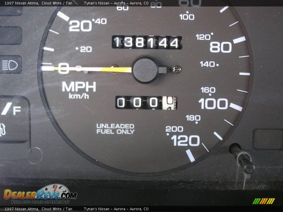 1997 Nissan Altima Cloud White / Tan Photo #20
