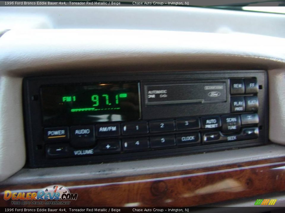 1996 Ford Bronco Eddie Bauer 4x4 Toreador Red Metallic / Beige Photo #25