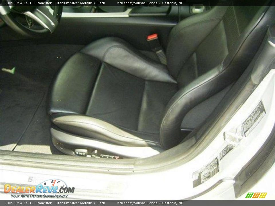 2005 BMW Z4 3.0i Roadster Titanium Silver Metallic / Black Photo #17