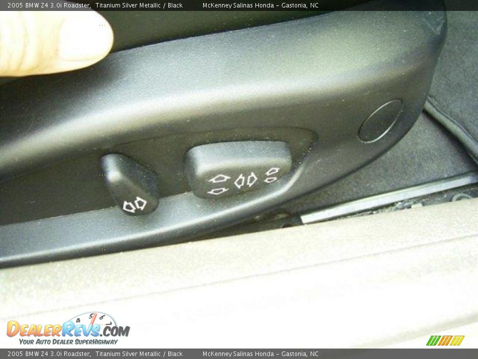2005 BMW Z4 3.0i Roadster Titanium Silver Metallic / Black Photo #23