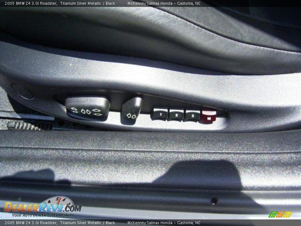 2005 BMW Z4 3.0i Roadster Titanium Silver Metallic / Black Photo #35