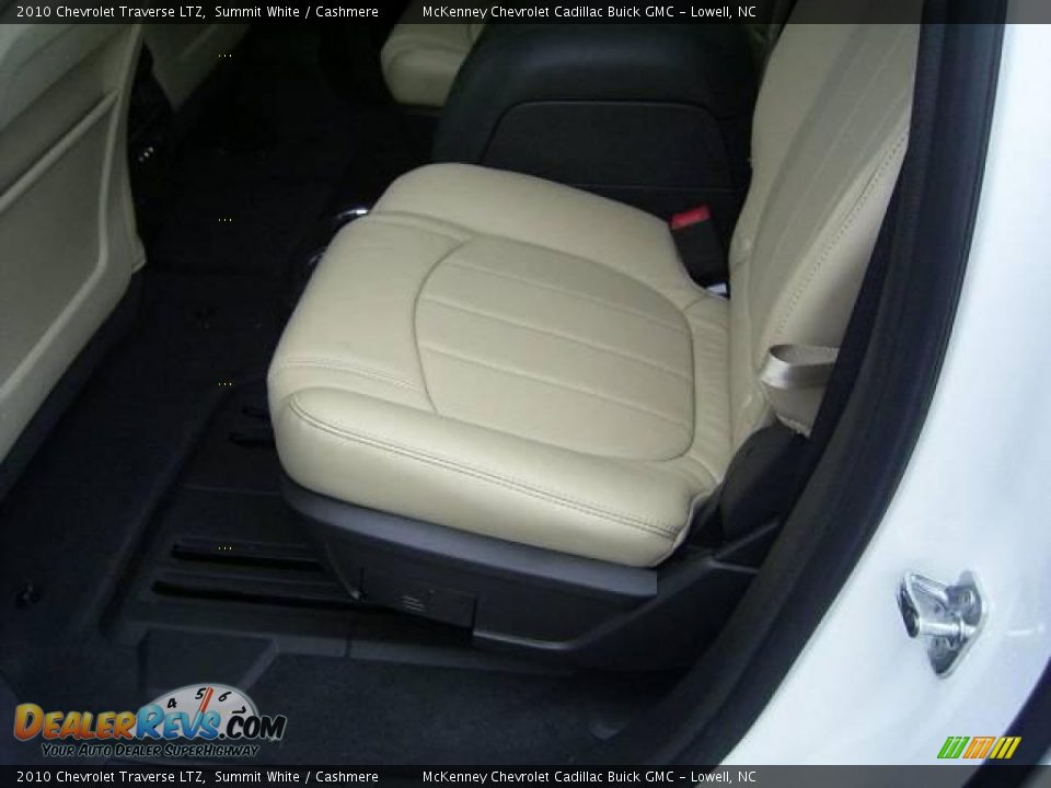 2010 Chevrolet Traverse LTZ Summit White / Cashmere Photo #9