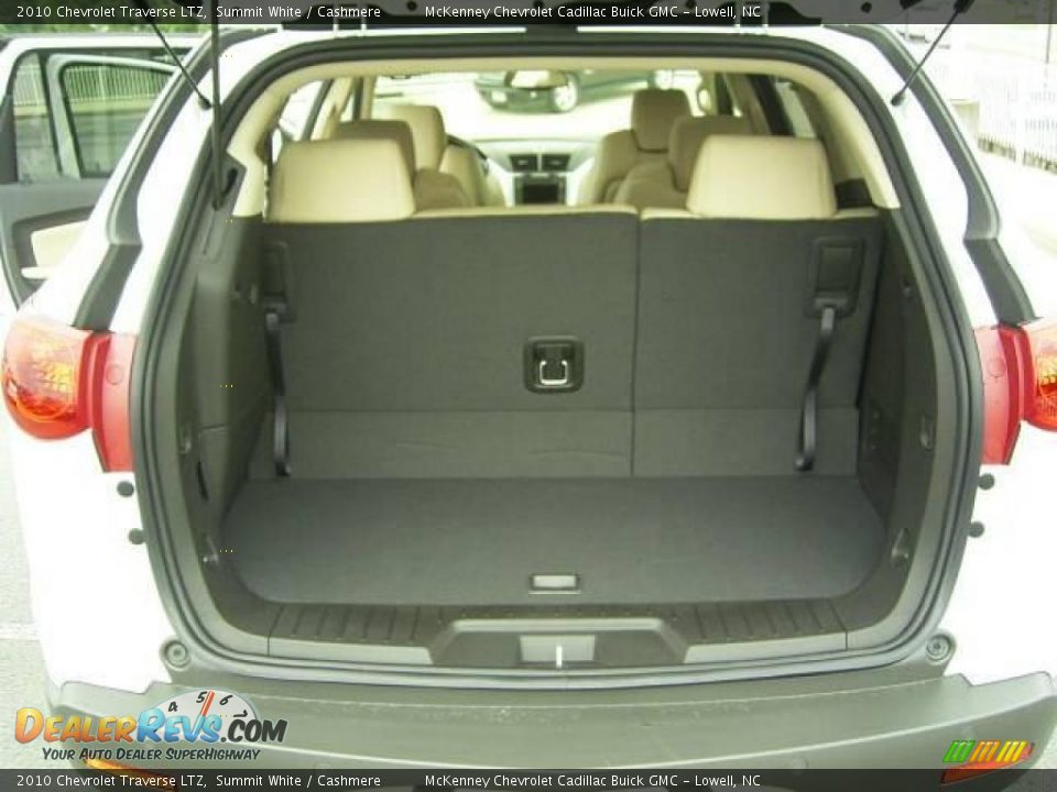 2010 Chevrolet Traverse LTZ Summit White / Cashmere Photo #10