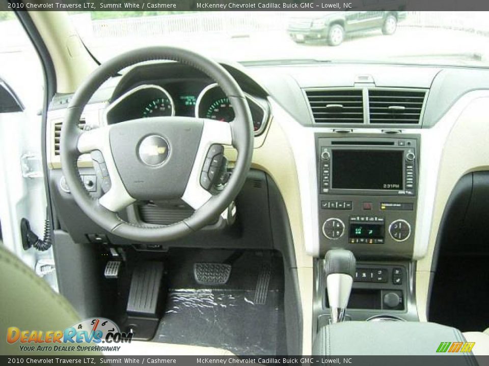 2010 Chevrolet Traverse LTZ Summit White / Cashmere Photo #17