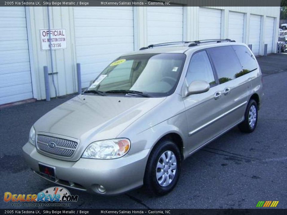 2005 Kia Sedona LX Silky Beige Metallic / Beige Photo #1