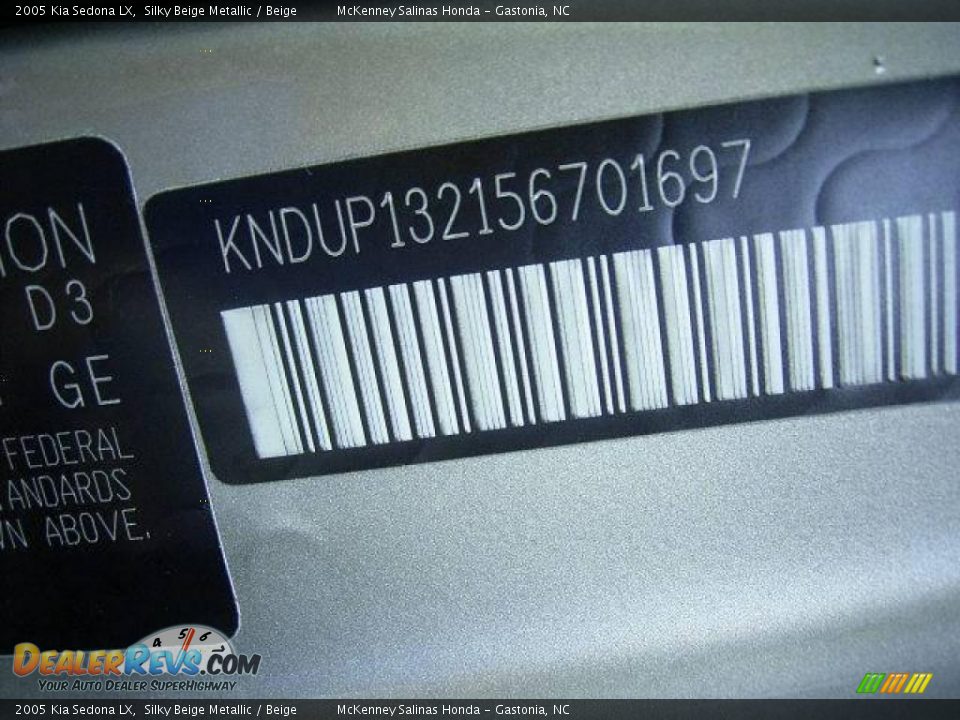 2005 Kia Sedona LX Silky Beige Metallic / Beige Photo #19
