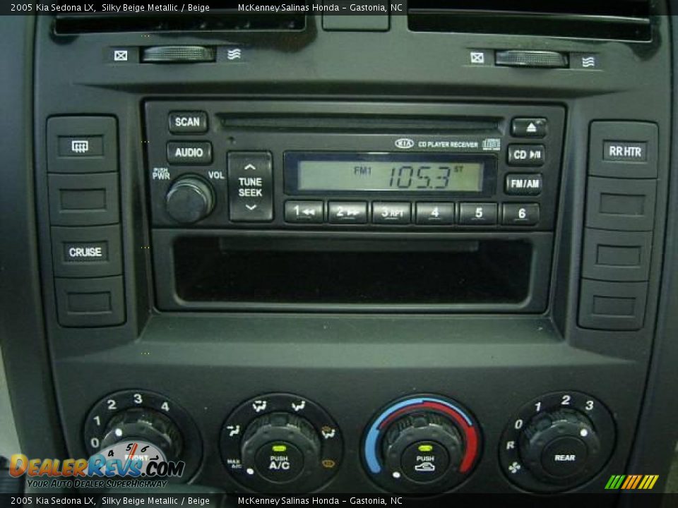 2005 Kia Sedona LX Silky Beige Metallic / Beige Photo #32