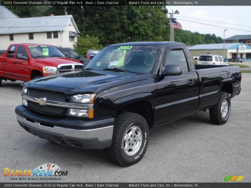 2003 Chevrolet Silverado 1500 LS Regular Cab 4x4 Black / Dark Charcoal Photo #1