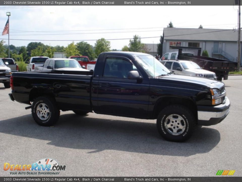 2003 Chevrolet Silverado 1500 LS Regular Cab 4x4 Black / Dark Charcoal Photo #5