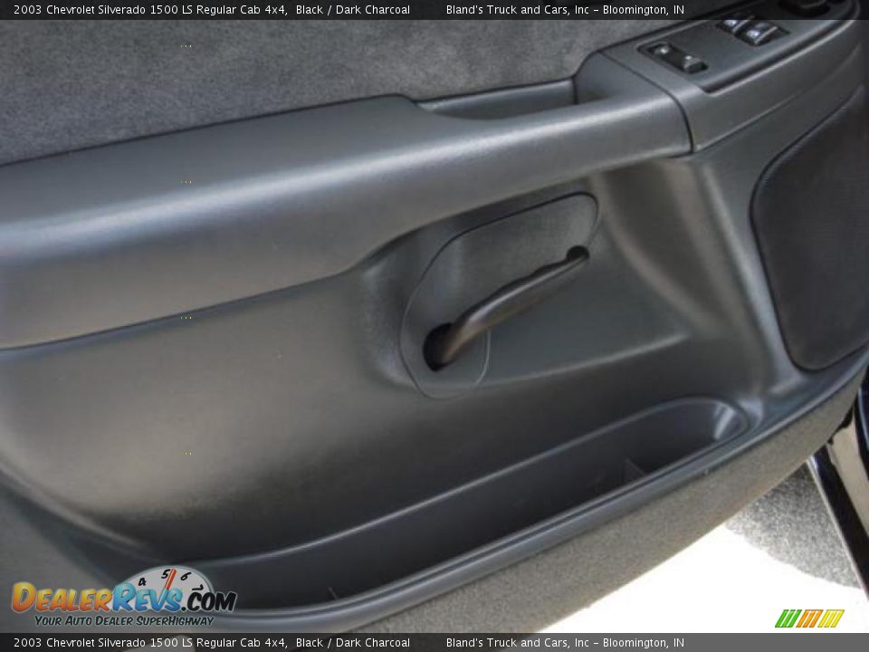 2003 Chevrolet Silverado 1500 LS Regular Cab 4x4 Black / Dark Charcoal Photo #17