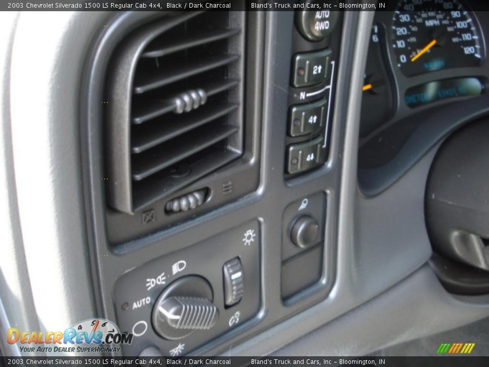 2003 Chevrolet Silverado 1500 LS Regular Cab 4x4 Black / Dark Charcoal Photo #19