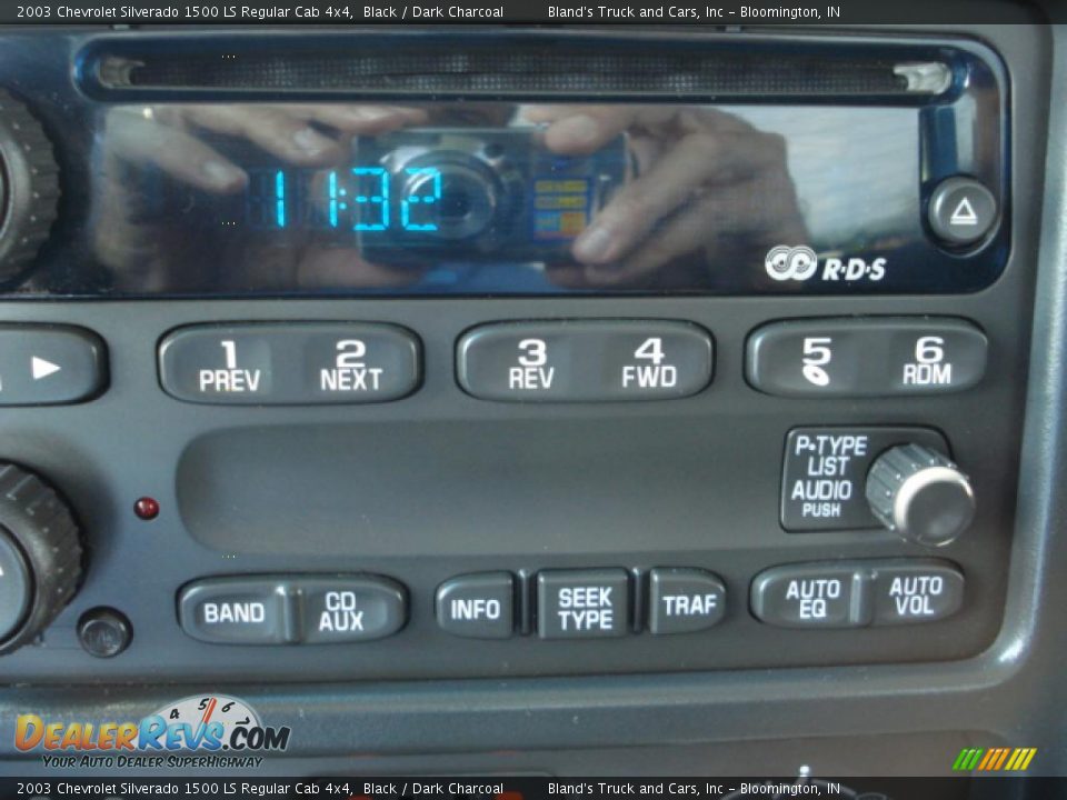 2003 Chevrolet Silverado 1500 LS Regular Cab 4x4 Black / Dark Charcoal Photo #22