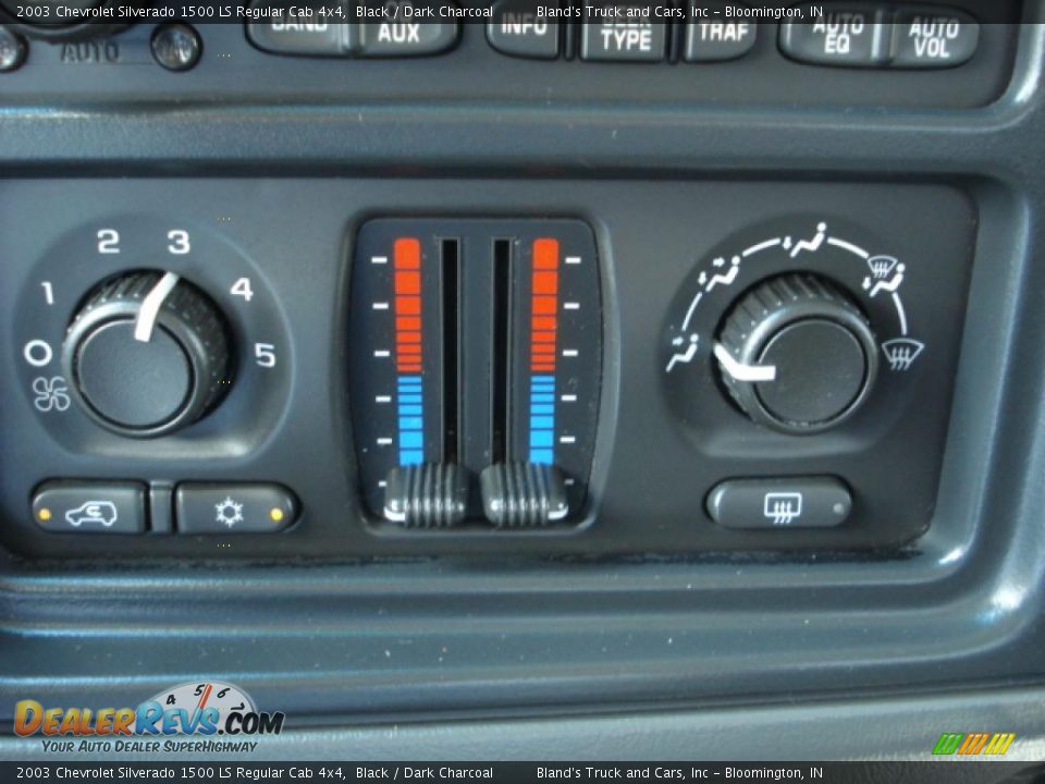 2003 Chevrolet Silverado 1500 LS Regular Cab 4x4 Black / Dark Charcoal Photo #23