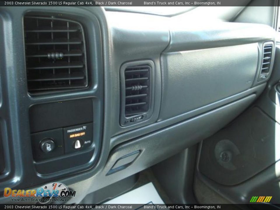 2003 Chevrolet Silverado 1500 LS Regular Cab 4x4 Black / Dark Charcoal Photo #24