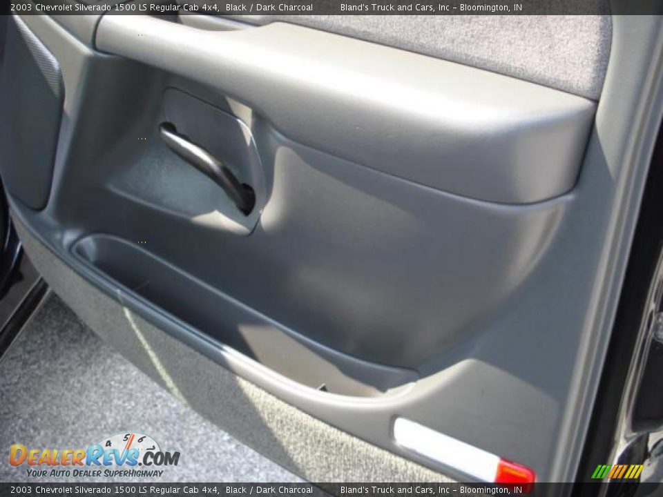 2003 Chevrolet Silverado 1500 LS Regular Cab 4x4 Black / Dark Charcoal Photo #27