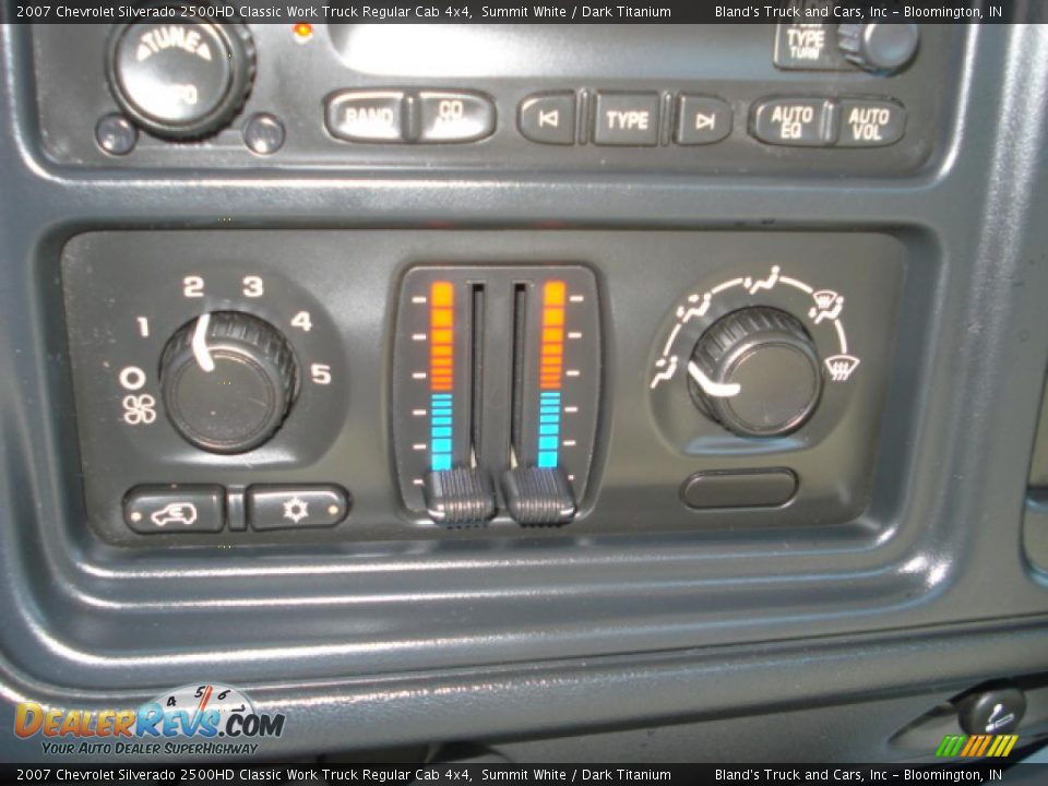 2007 Chevrolet Silverado 2500HD Classic Work Truck Regular Cab 4x4 Summit White / Dark Titanium Photo #17