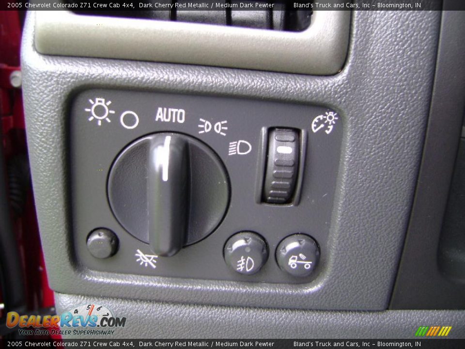 2005 Chevrolet Colorado Z71 Crew Cab 4x4 Dark Cherry Red Metallic / Medium Dark Pewter Photo #15