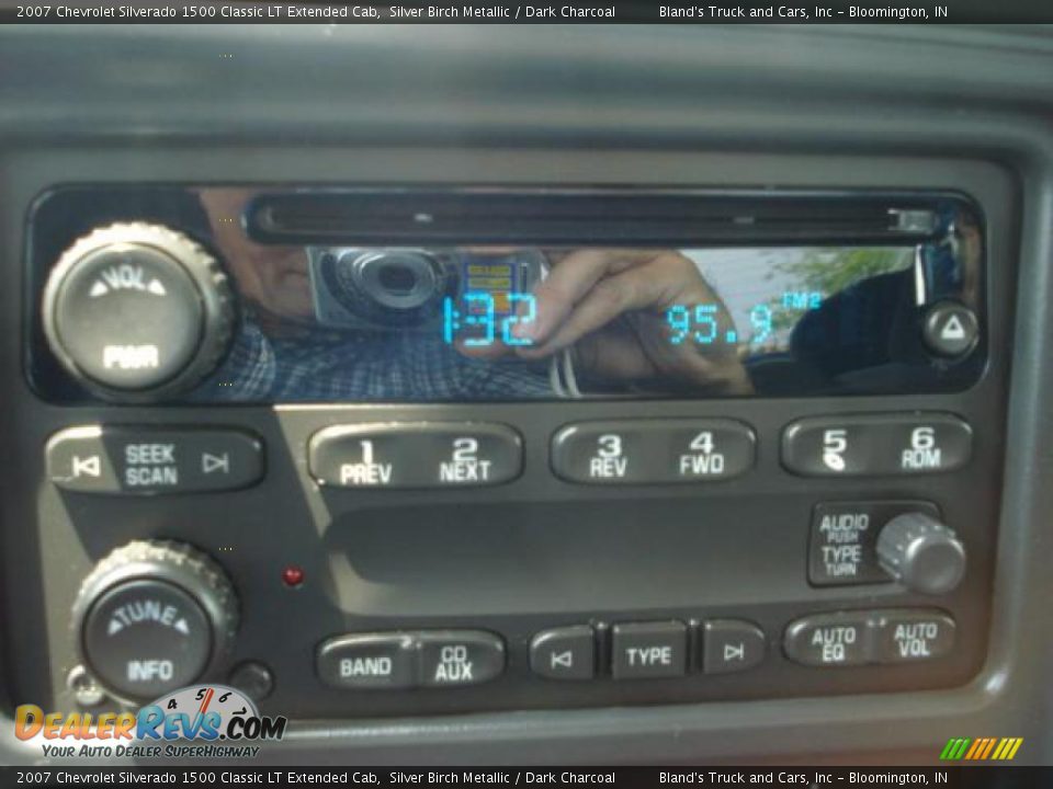 2007 Chevrolet Silverado 1500 Classic LT Extended Cab Silver Birch Metallic / Dark Charcoal Photo #20
