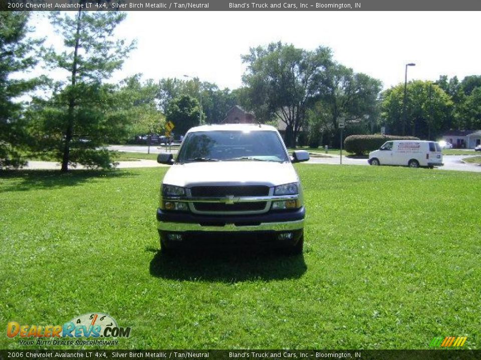 2006 Chevrolet Avalanche LT 4x4 Silver Birch Metallic / Tan/Neutral Photo #3