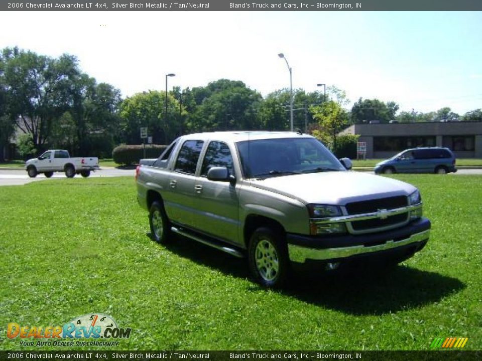 2006 Chevrolet Avalanche LT 4x4 Silver Birch Metallic / Tan/Neutral Photo #4