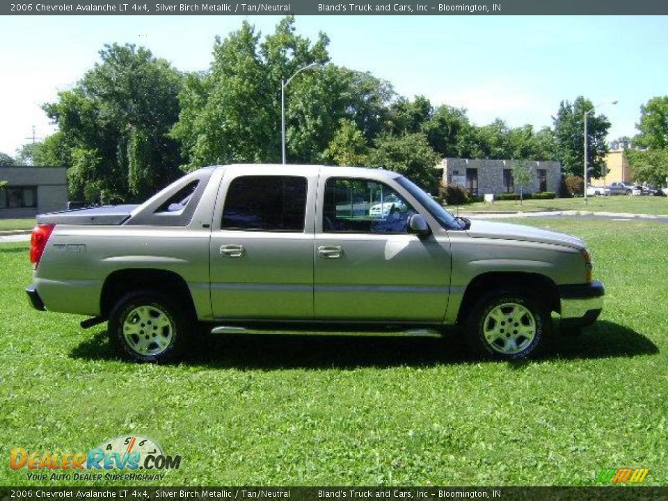 2006 Chevrolet Avalanche LT 4x4 Silver Birch Metallic / Tan/Neutral Photo #5