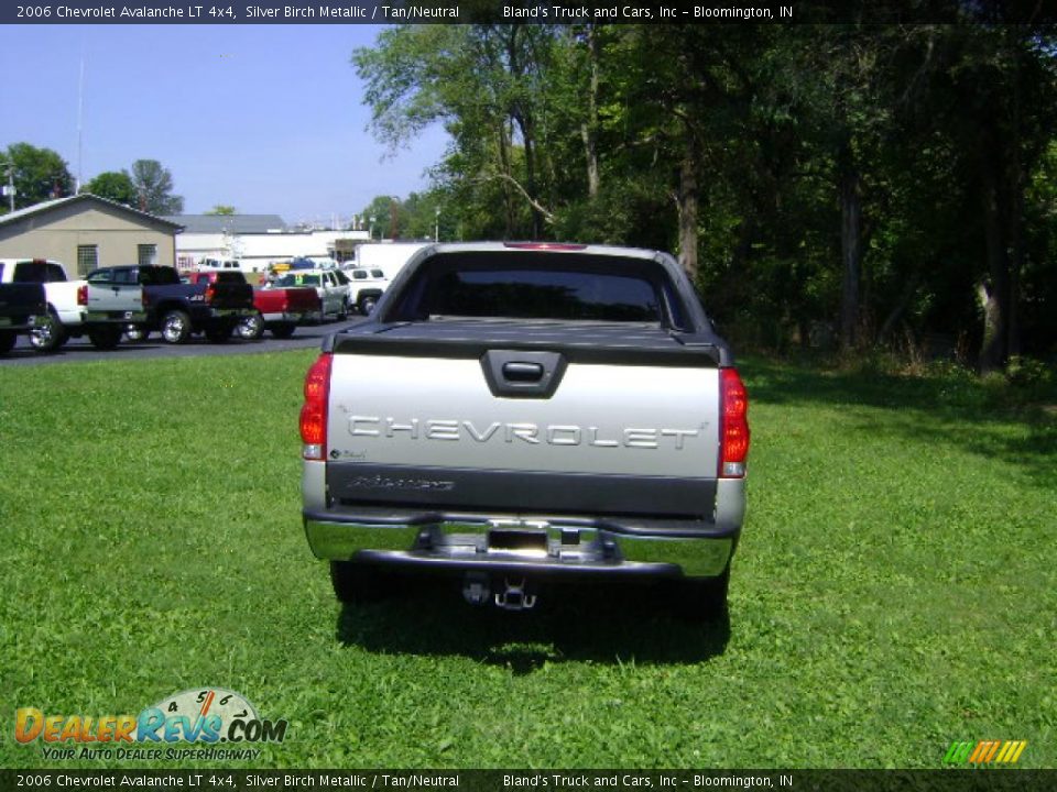 2006 Chevrolet Avalanche LT 4x4 Silver Birch Metallic / Tan/Neutral Photo #6