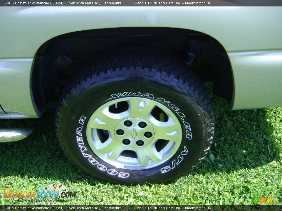 2006 Chevrolet Avalanche LT 4x4 Silver Birch Metallic / Tan/Neutral Photo #7