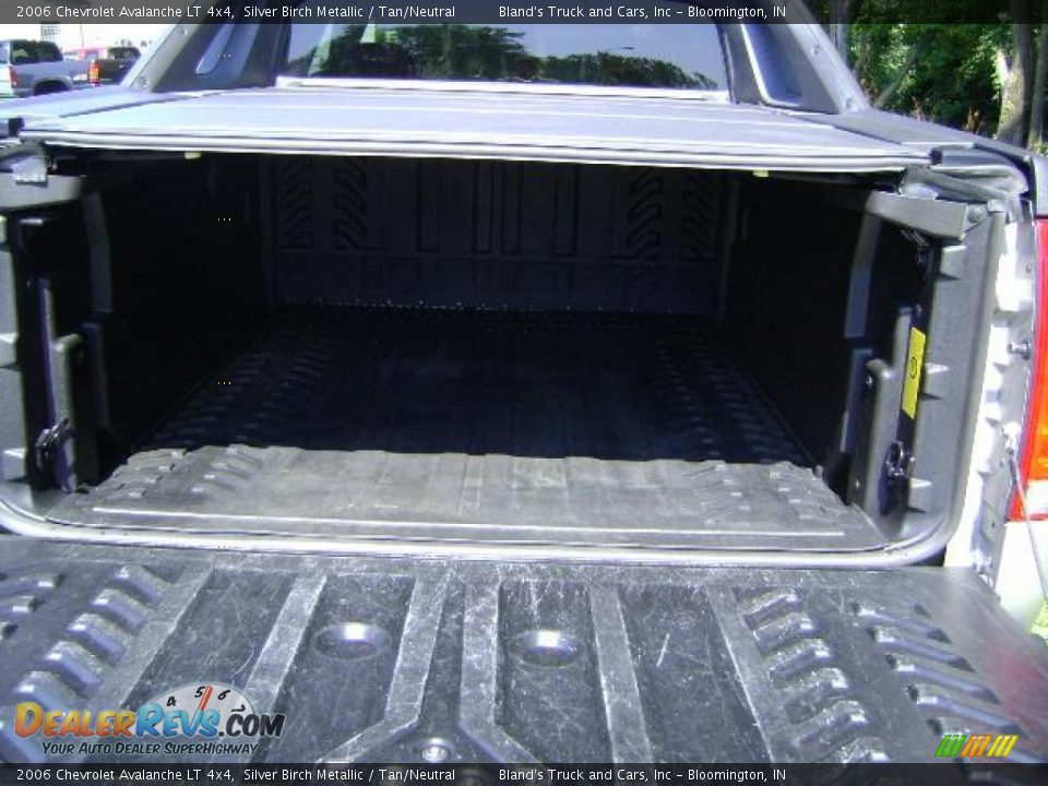 2006 Chevrolet Avalanche LT 4x4 Silver Birch Metallic / Tan/Neutral Photo #11