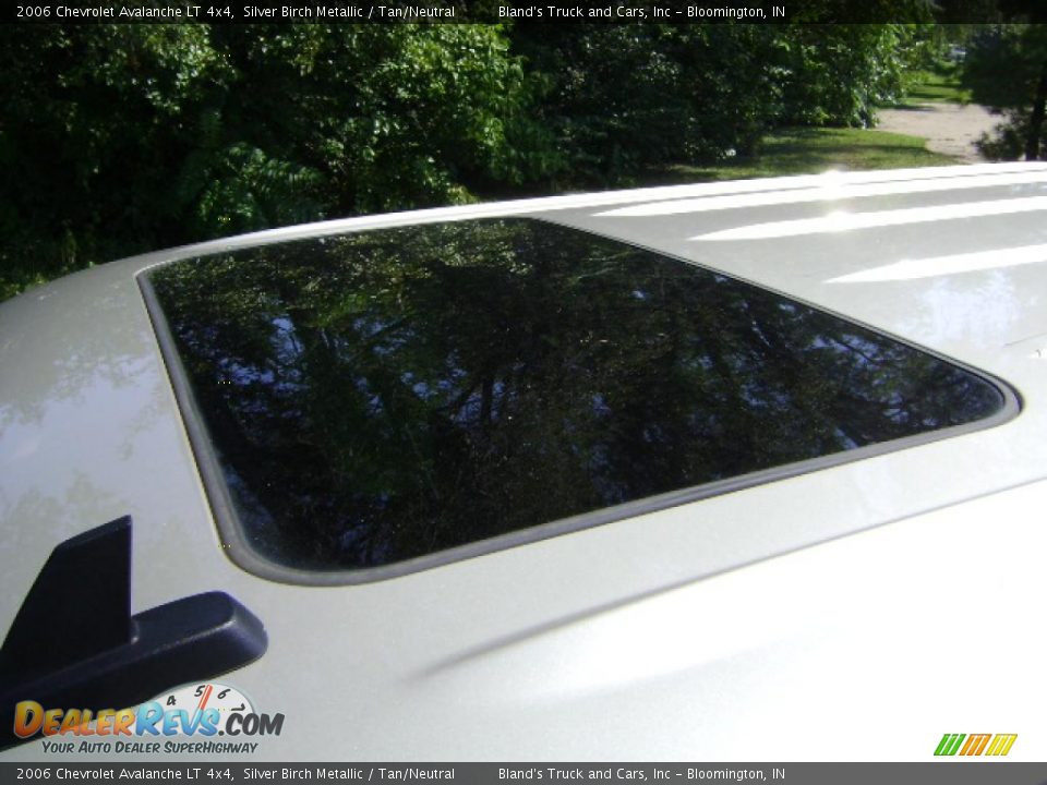 2006 Chevrolet Avalanche LT 4x4 Silver Birch Metallic / Tan/Neutral Photo #14