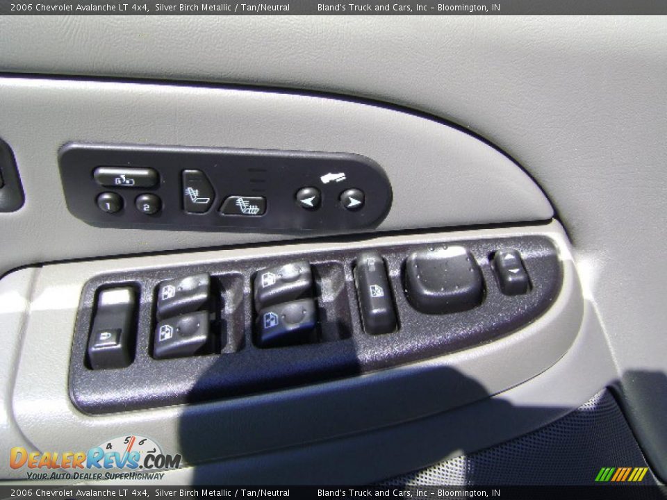 2006 Chevrolet Avalanche LT 4x4 Silver Birch Metallic / Tan/Neutral Photo #15