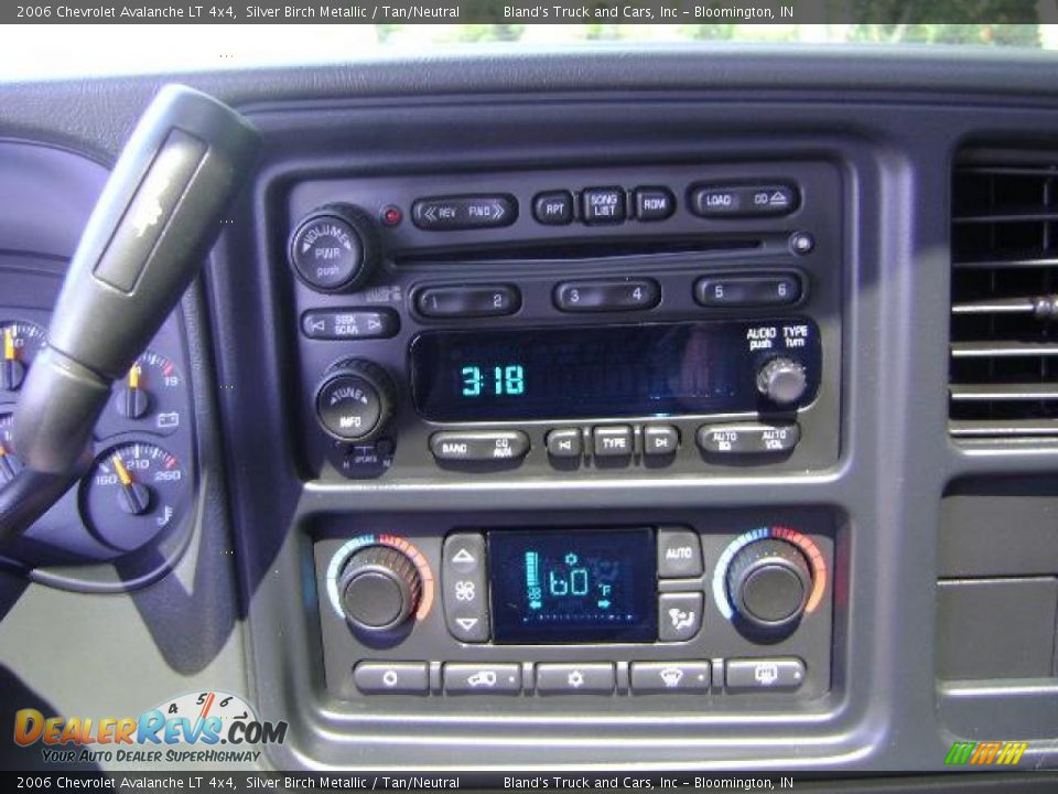 2006 Chevrolet Avalanche LT 4x4 Silver Birch Metallic / Tan/Neutral Photo #20